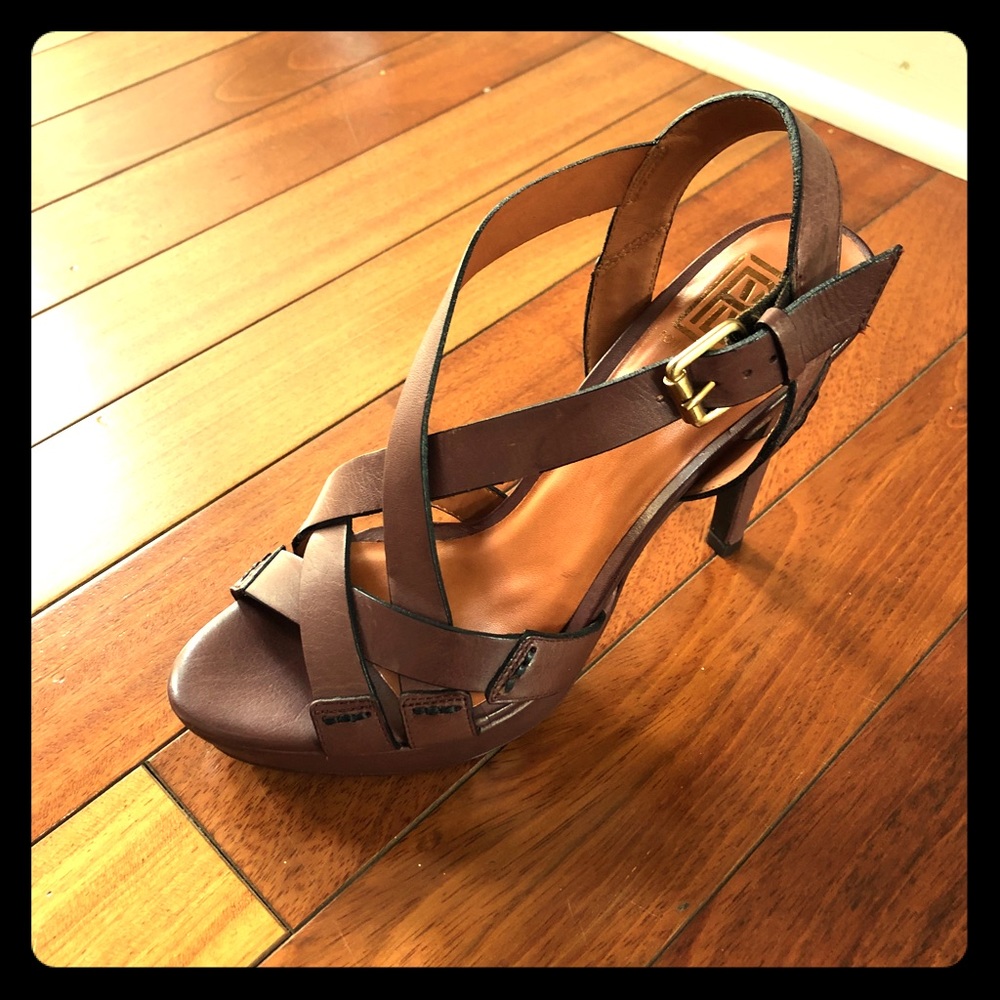 **BRAND NEW** Pour La Victoire Abigail Platform 8